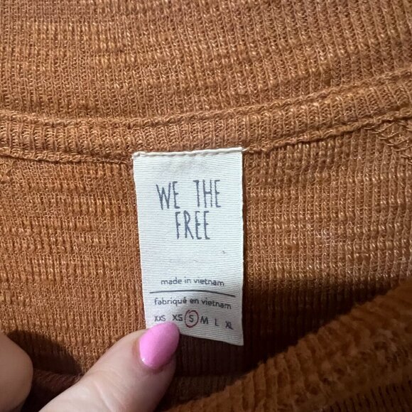 FREE PEOPLE Don’t Forget Me Cedar Knit Top Size Small Cedar Tan Brown Slub - Picture 5 of 6